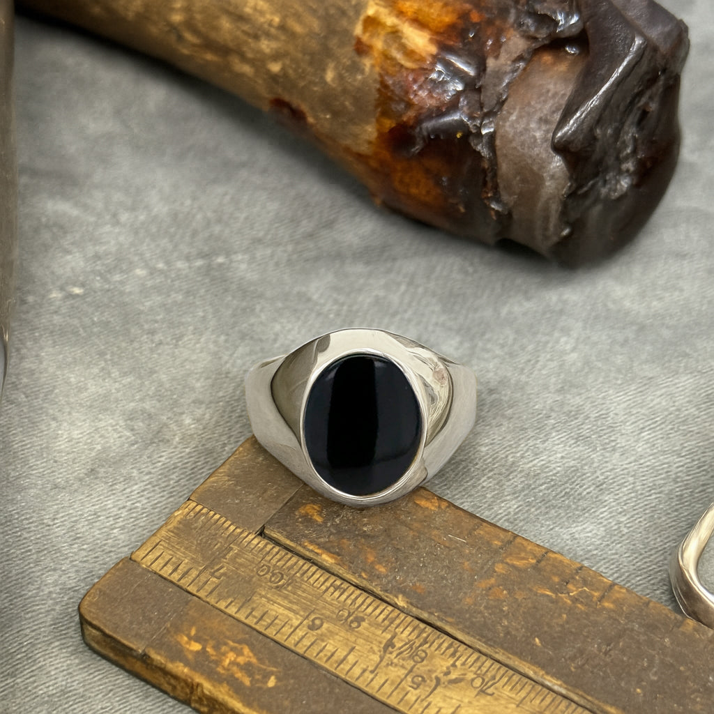 Onyx Stone 9ct White Gold Set Oval Signet Ring